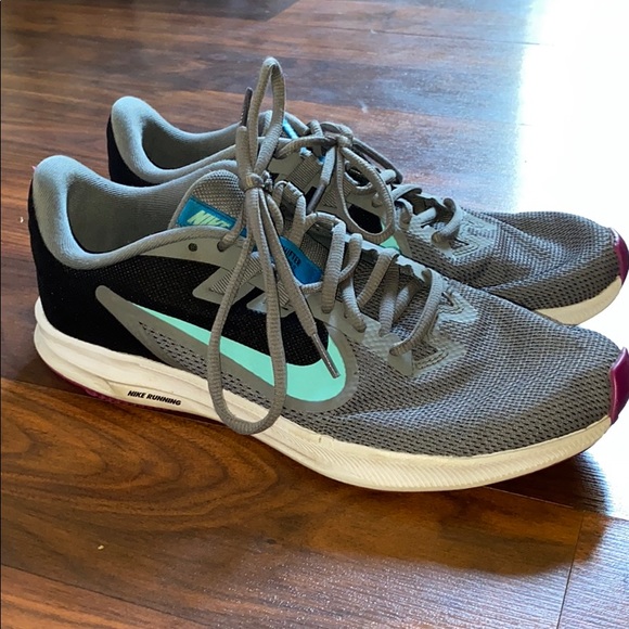 Nike Woman’s Shoes - Picture 1 of 6